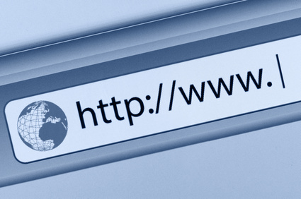 Le nom de domaine de votre site Internet et l'hébergement avec sauvegarde journalière de vos données